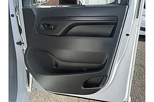 Used 2023 Vauxhall Vivaro Pro L2 Kaolin White - Interior and Exterior details 15