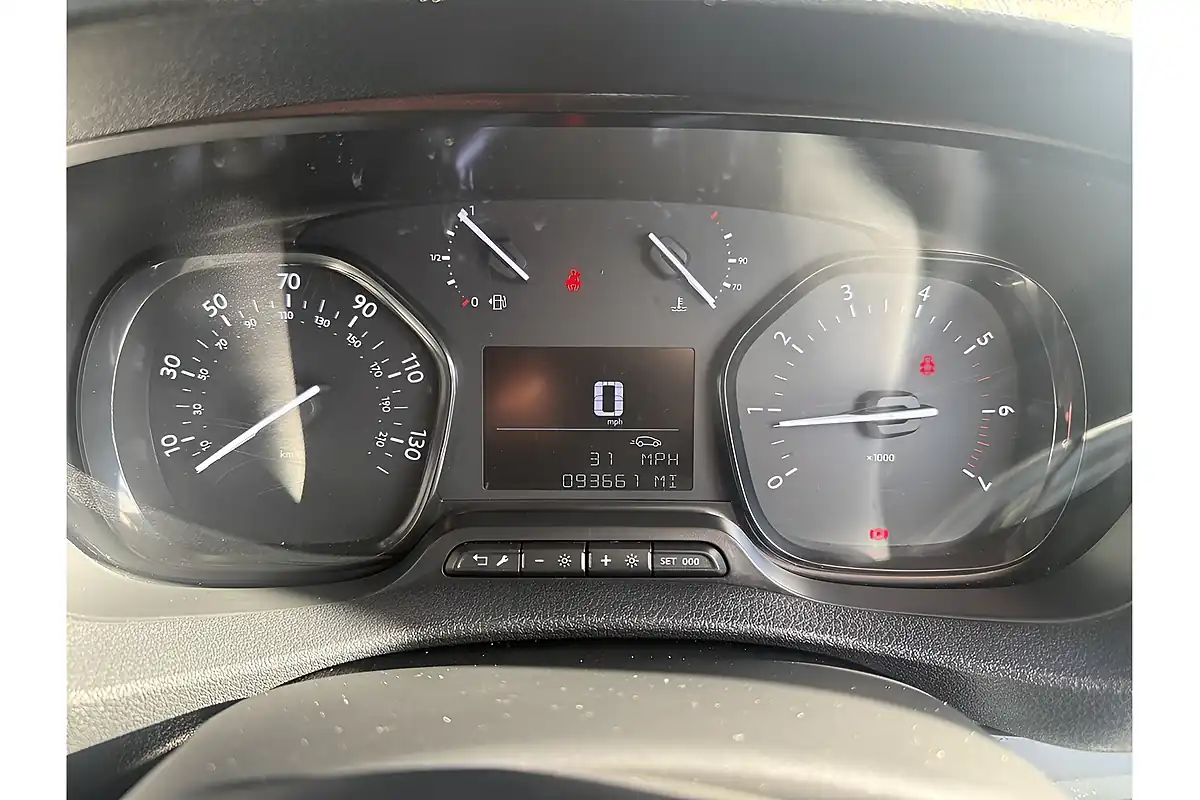 Used 2023 Vauxhall Vivaro Pro L2 Kaolin White - Interior and Exterior details 17