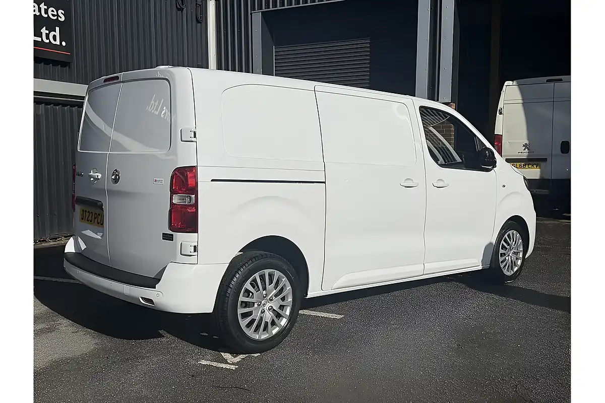 Used 2023 Vauxhall Vivaro Pro L2 Kaolin White - Interior and Exterior details 4