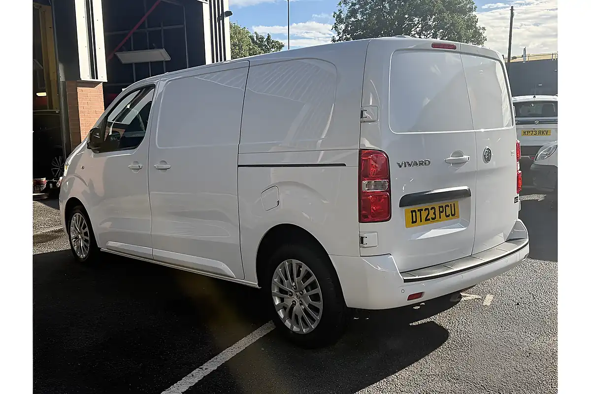 Used 2023 Vauxhall Vivaro Pro L2 Kaolin White - Interior and Exterior details 6