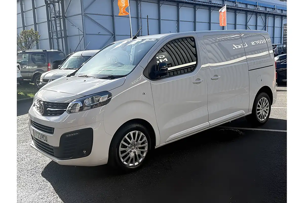 Used 2023 Vauxhall Vivaro Pro L2 Kaolin White - Interior and Exterior details 7