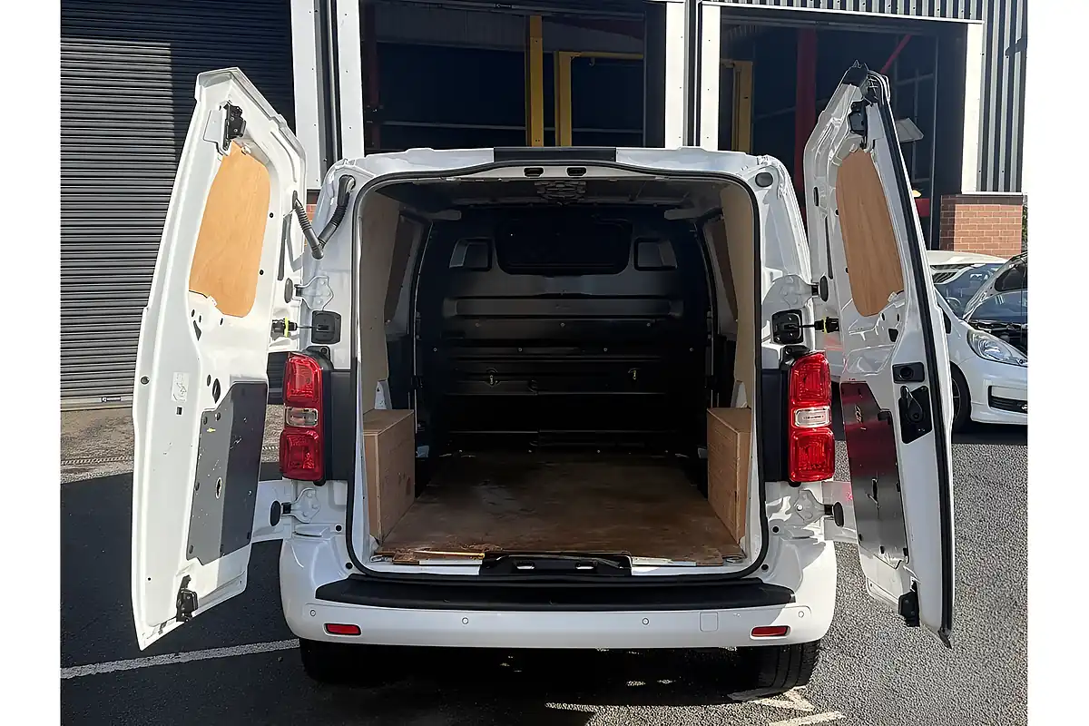 Used 2023 Vauxhall Vivaro Pro L2 Kaolin White - Interior and Exterior details 8