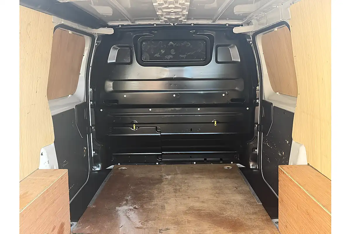 Used 2023 Vauxhall Vivaro Pro L2 Kaolin White - Interior and Exterior details 9