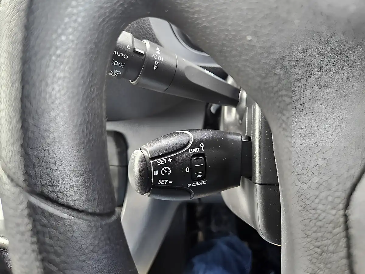 Used 2023 Vauxhall Vivaro Pro L2H1 Kaolin White (brilliant) - Interior and Exterior details 17
