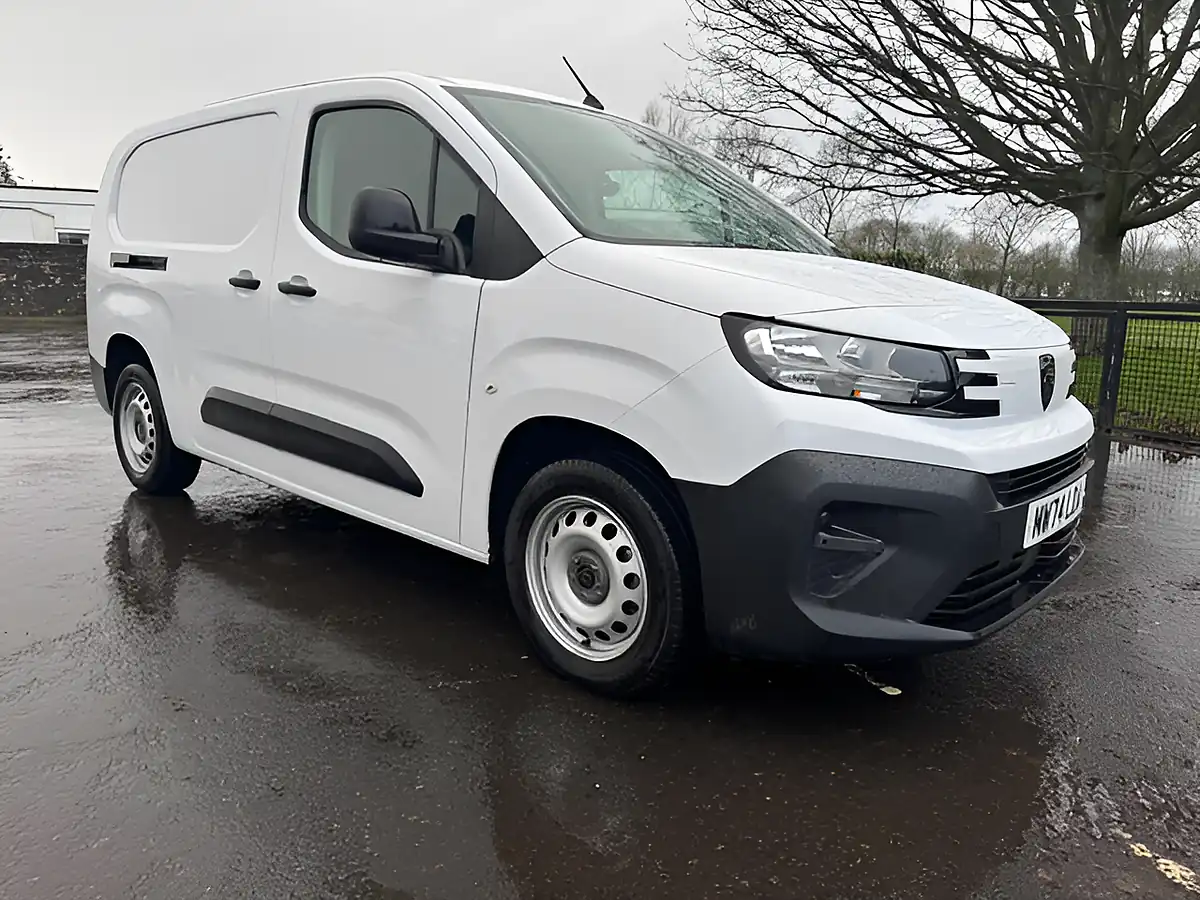 Used 2023 Vauxhall Vivaro Pro L2H1 White - Interior and Exterior details 6