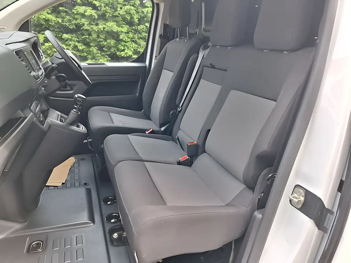 Used 2023 Vauxhall Vivaro Pro Panel Van White - Interior and Exterior details 10