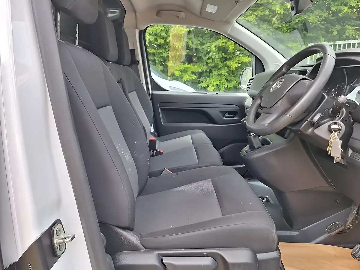 Used 2023 Vauxhall Vivaro Pro Panel Van White - Interior and Exterior details 11