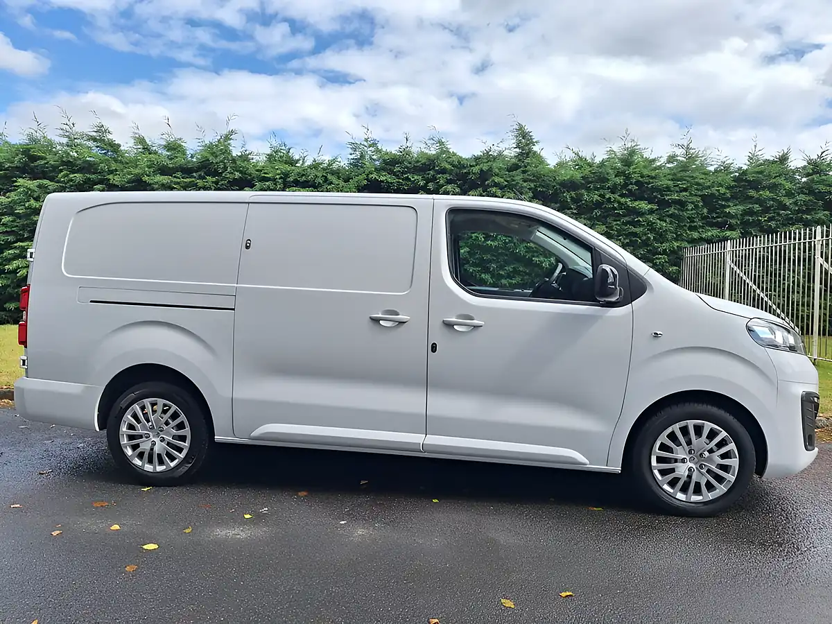 Used 2023 Vauxhall Vivaro Pro Panel Van White - Interior and Exterior details 3