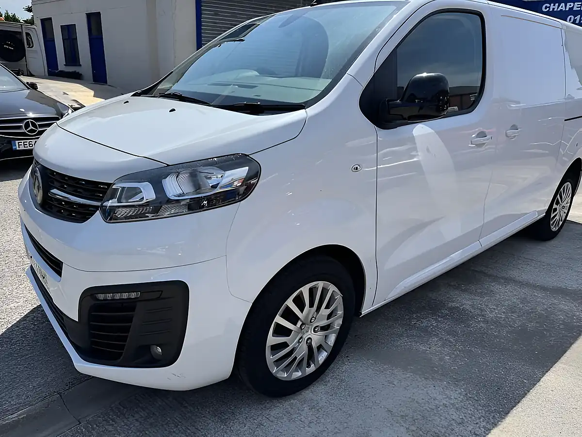 Used 2023 Vauxhall Vivaro Pro Panel Van White - Interior and Exterior details 3