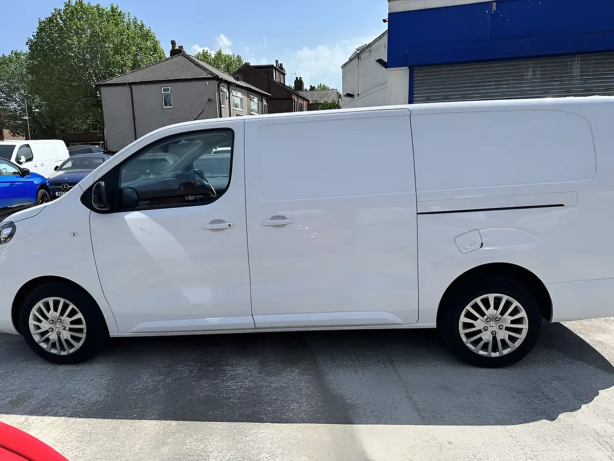 Used 2023 Vauxhall Vivaro Pro Panel Van White - Interior and Exterior details 4