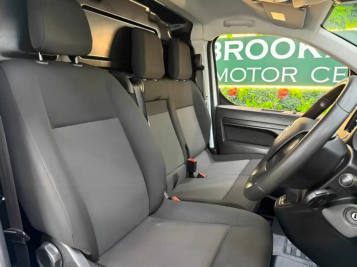 Used 2023 Vauxhall Vivaro Pro S/S White - Interior and Exterior details 10
