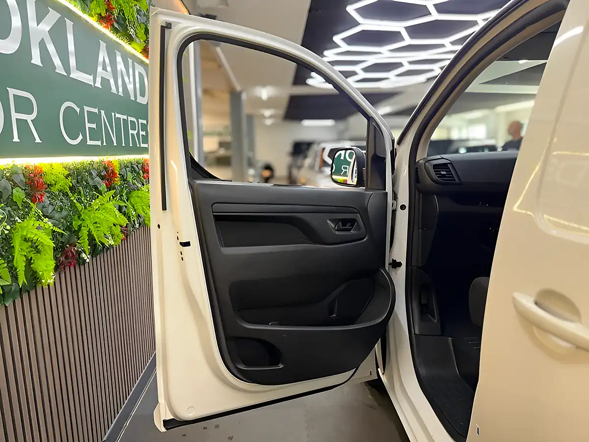 Used 2023 Vauxhall Vivaro Pro S/S White - Interior and Exterior details 17