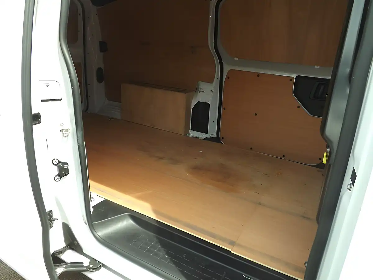 Used 2023 Vauxhall Vivaro Pro White - Interior and Exterior details 8