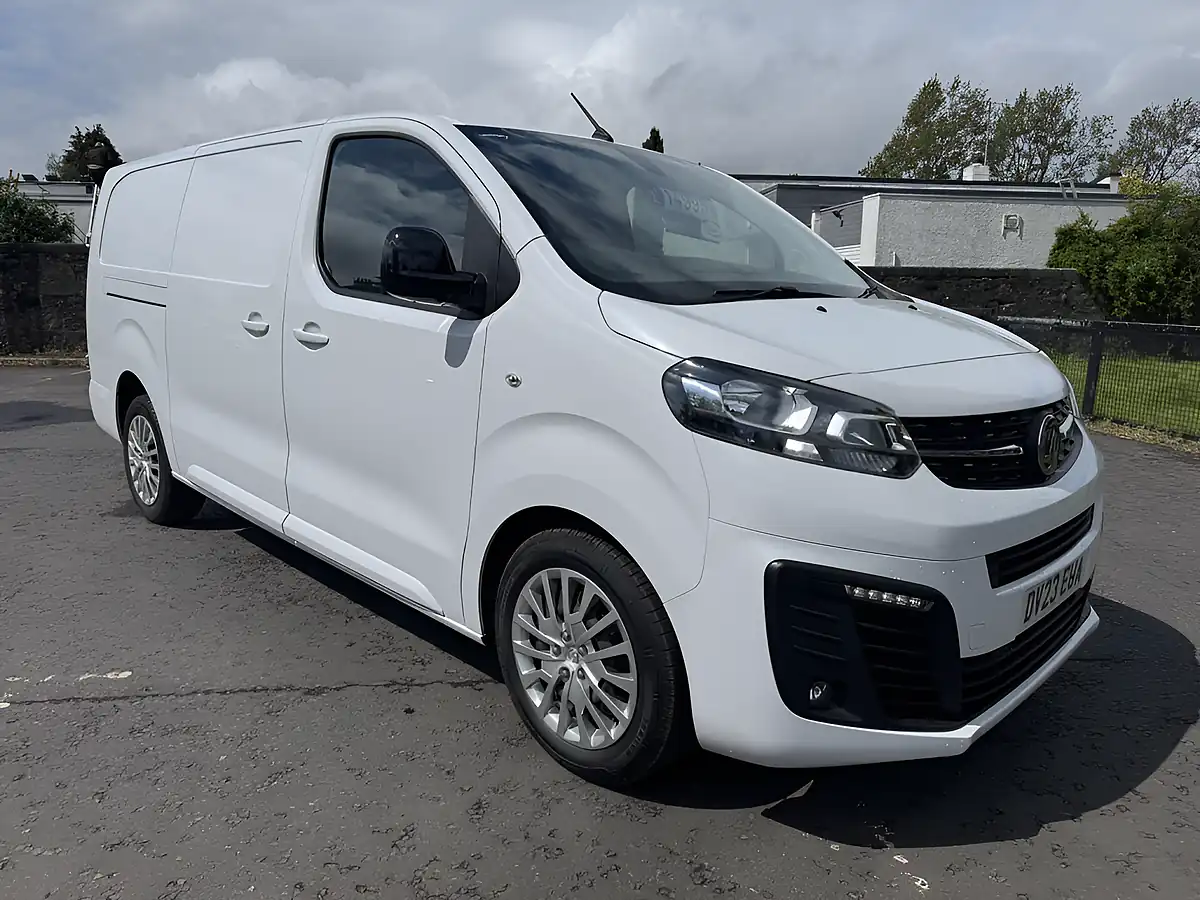 Used 2023 Vauxhall Vivaro Pro White - Front View
