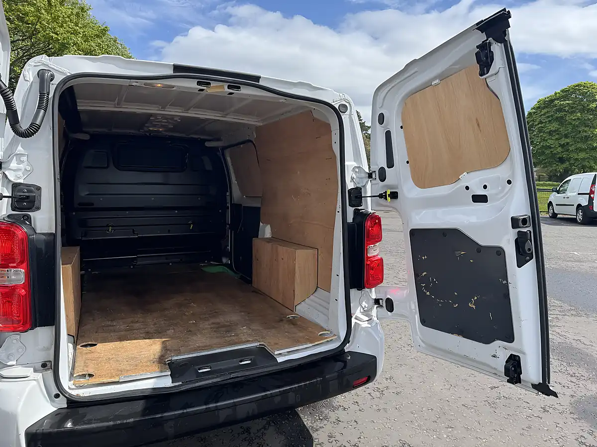 Used 2023 Vauxhall Vivaro Pro White - Interior and Exterior details 10