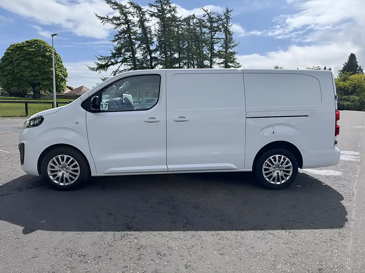 Used 2023 Vauxhall Vivaro Pro White - Interior and Exterior details 4