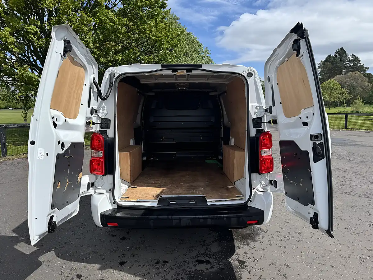 Used 2023 Vauxhall Vivaro Pro White - Interior and Exterior details 8