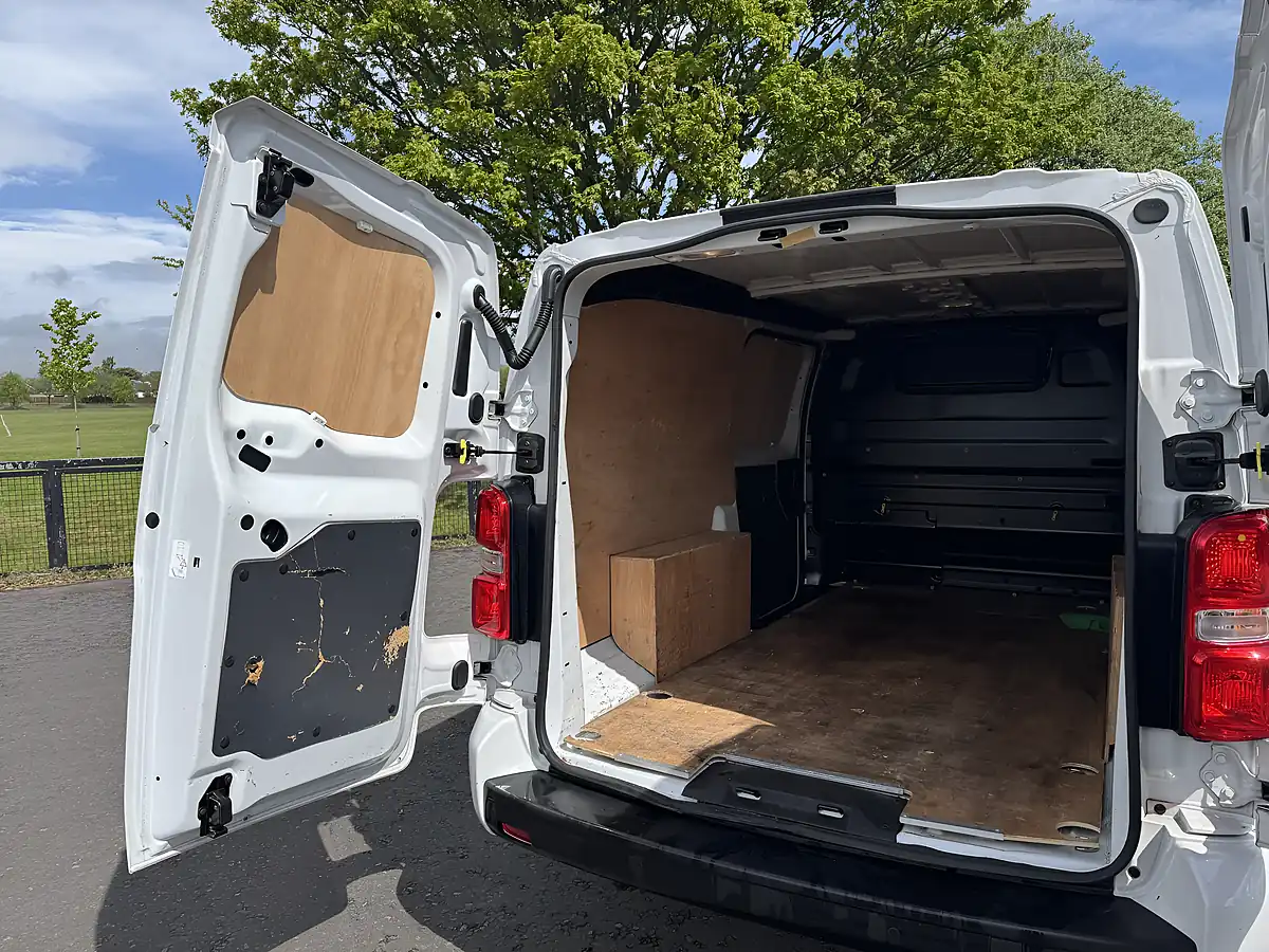 Used 2023 Vauxhall Vivaro Pro White - Interior and Exterior details 9
