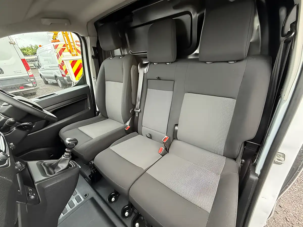 Used 2023 Vauxhall Vivaro Pro White - Interior and Exterior details 11