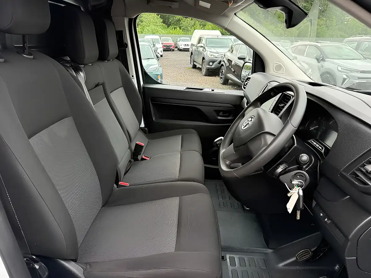 Used 2023 Vauxhall Vivaro Pro White - Interior and Exterior details 9