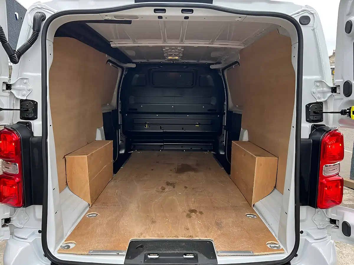 Used 2023 Vauxhall Vivaro Pro White - Interior and Exterior details 10