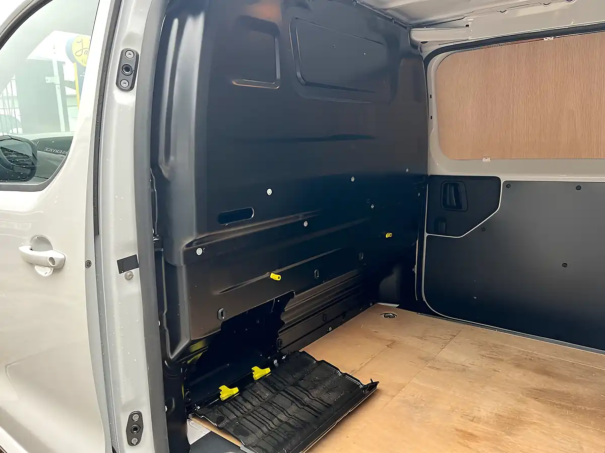 Used 2023 Vauxhall Vivaro Pro White - Interior and Exterior details 13