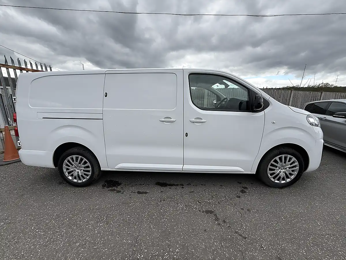 Used 2023 Vauxhall Vivaro Pro White - Interior and Exterior details 13