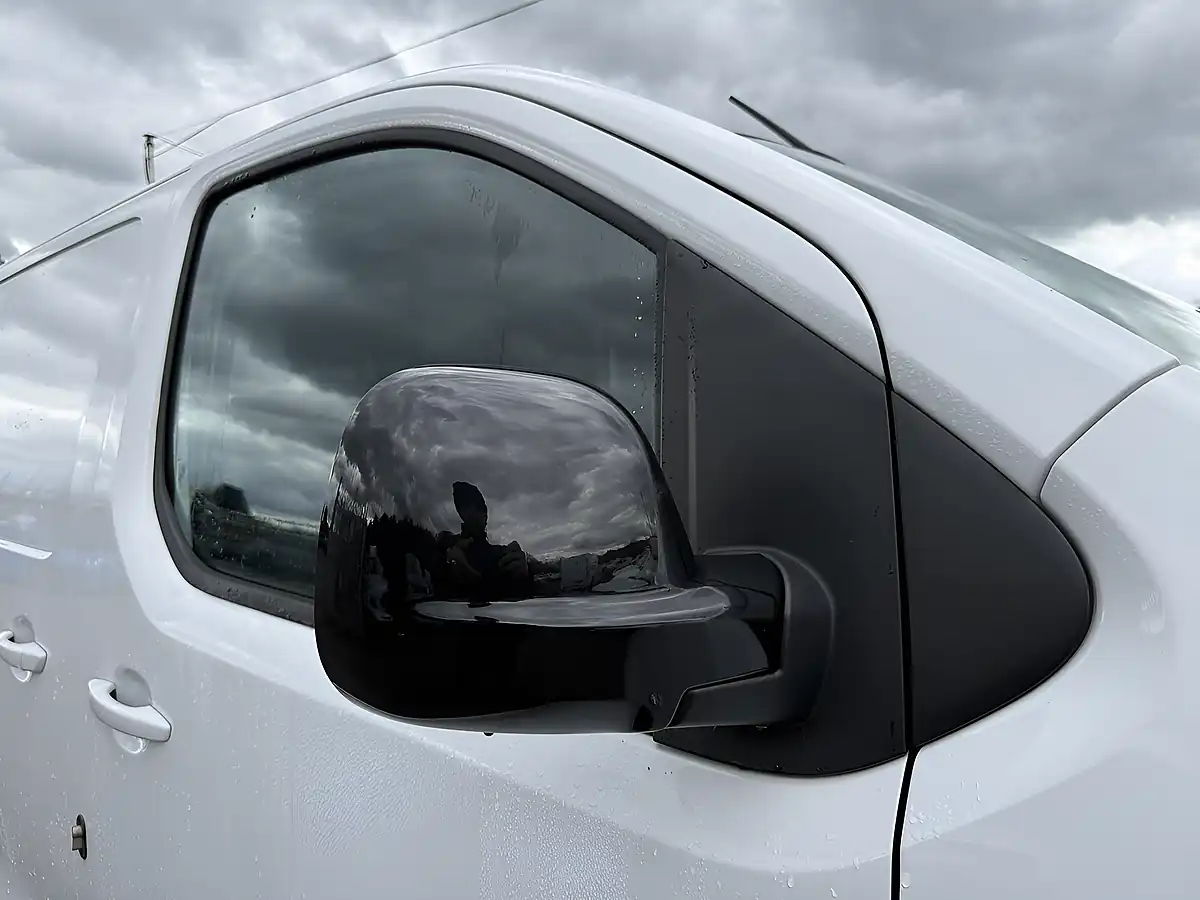 Used 2023 Vauxhall Vivaro Pro White - Interior and Exterior details 17