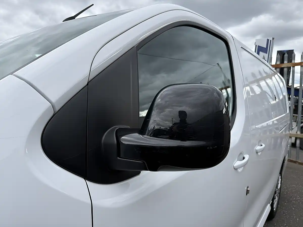 Used 2023 Vauxhall Vivaro Pro White - Interior and Exterior details 9