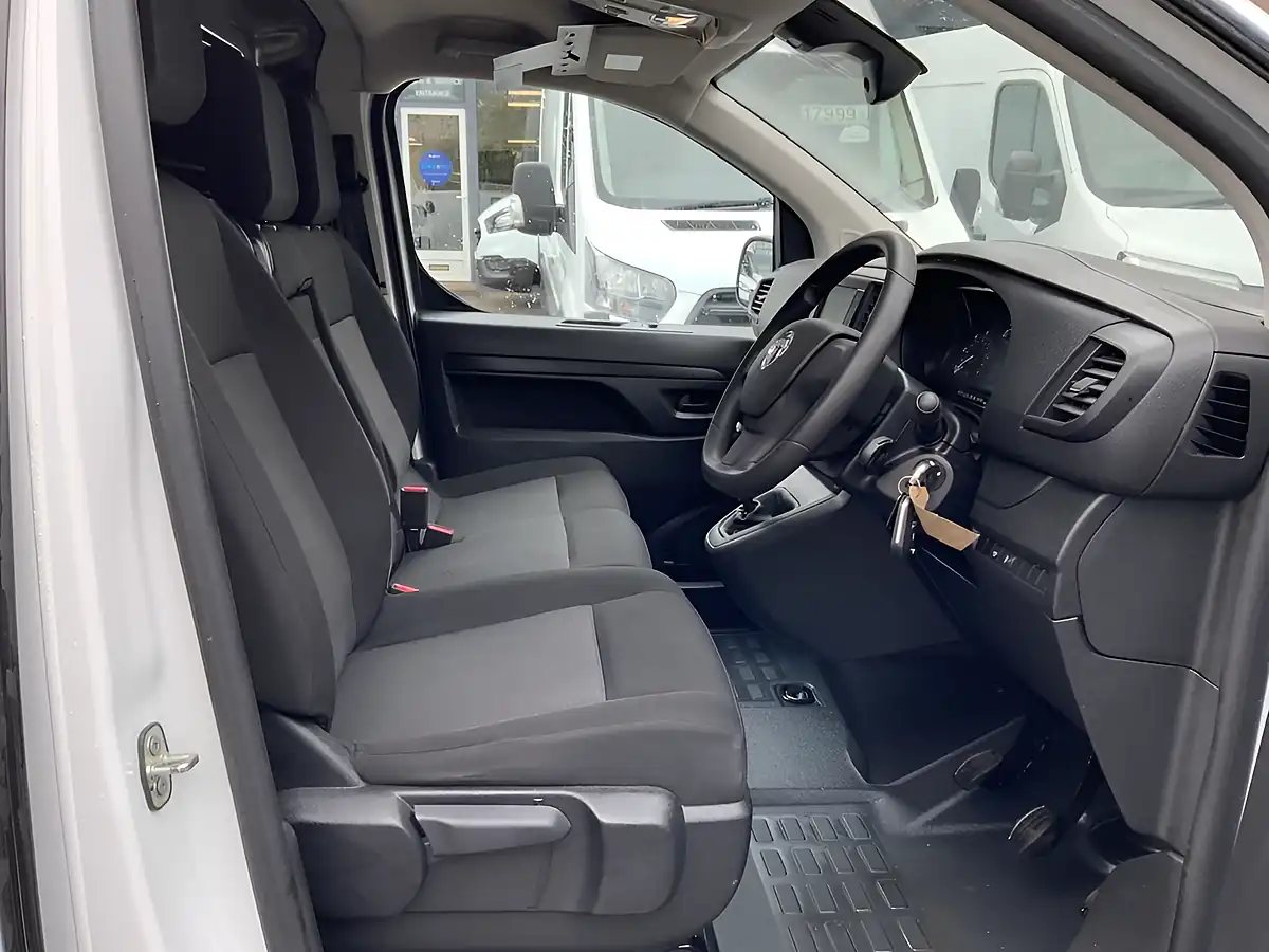 Used 2023 Vauxhall Vivaro Pro White - Interior and Exterior details 15