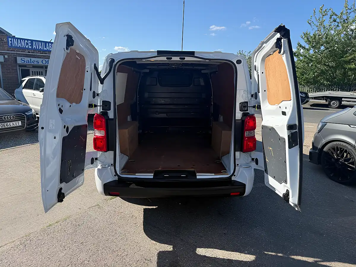 Used 2023 Vauxhall Vivaro Pro White - Interior and Exterior details 10