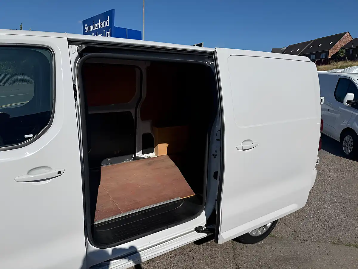 Used 2023 Vauxhall Vivaro Pro White - Interior and Exterior details 11