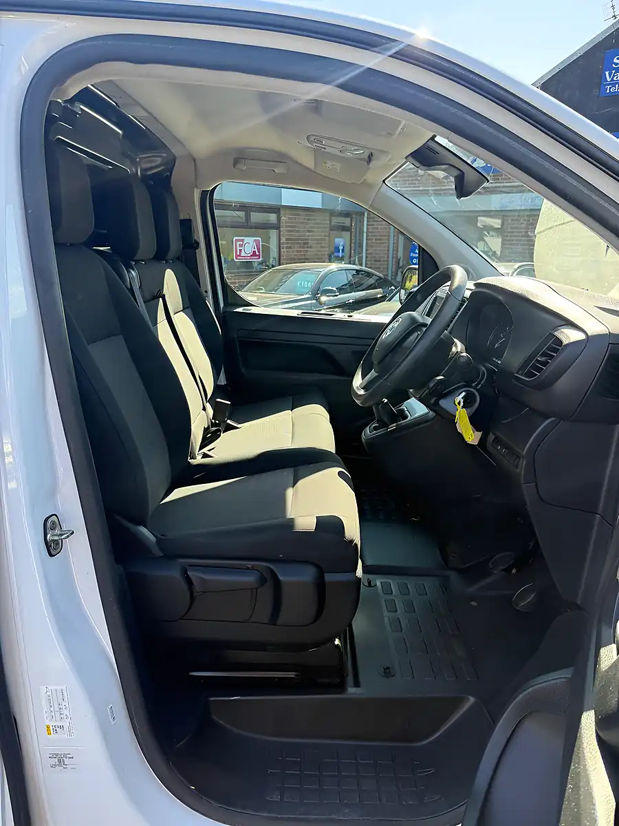 Used 2023 Vauxhall Vivaro Pro White - Interior and Exterior details 12