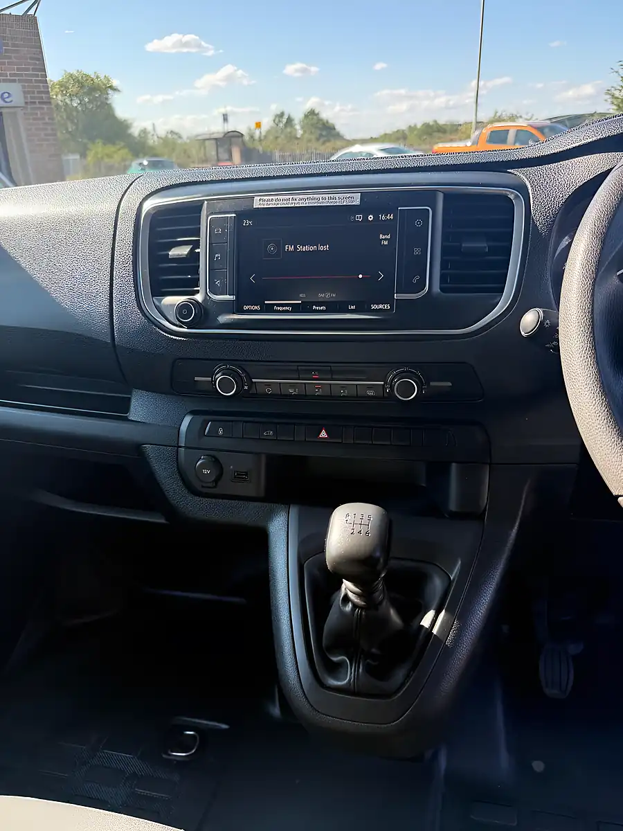 Used 2023 Vauxhall Vivaro Pro White - Interior and Exterior details 15