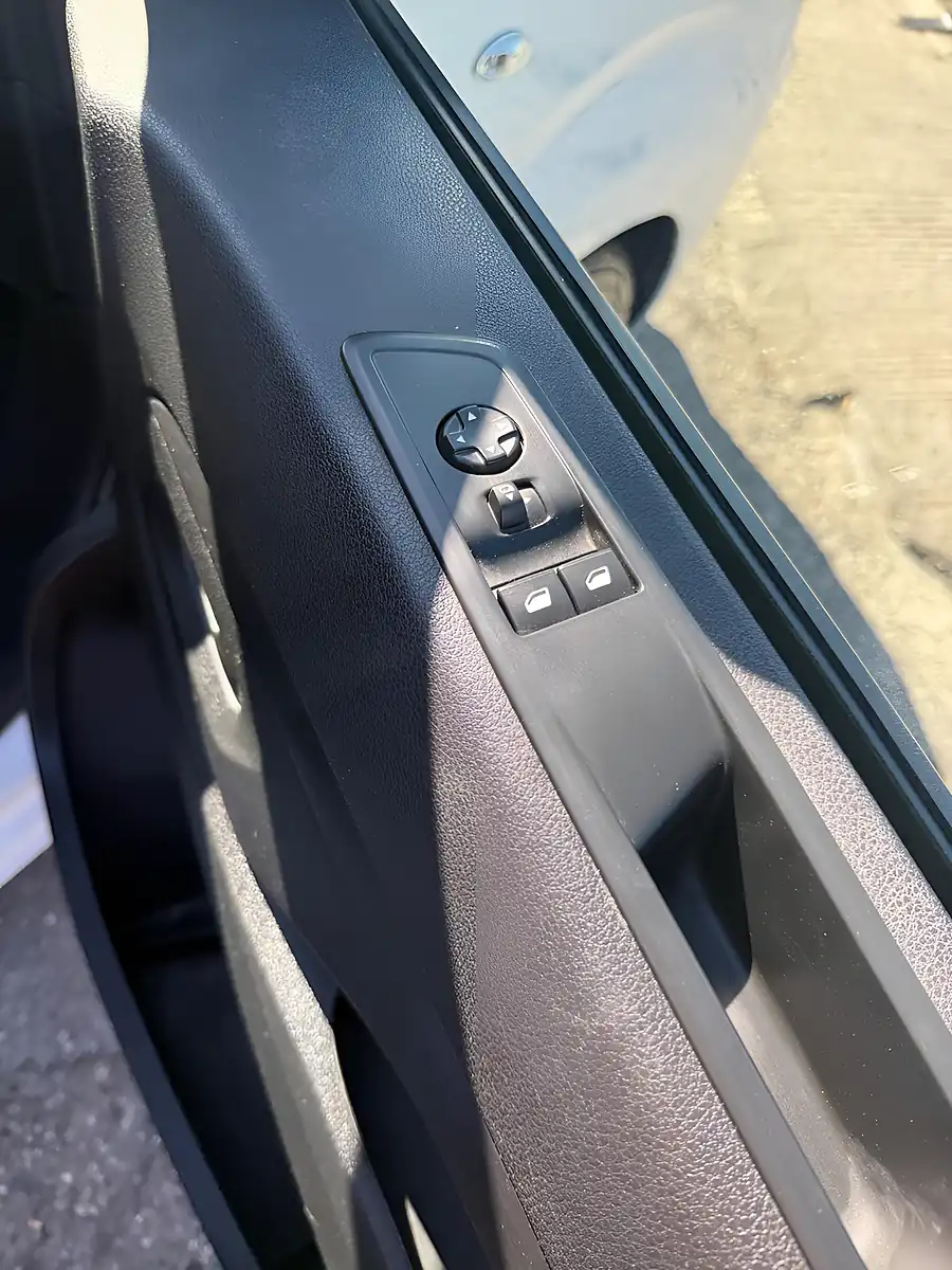 Used 2023 Vauxhall Vivaro Pro White - Interior and Exterior details 19