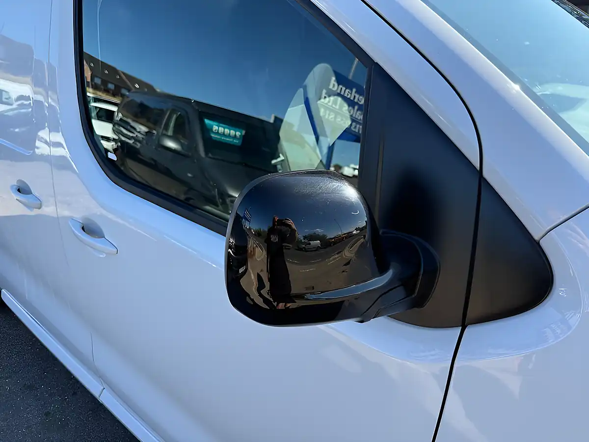 Used 2023 Vauxhall Vivaro Pro White - Interior and Exterior details 8