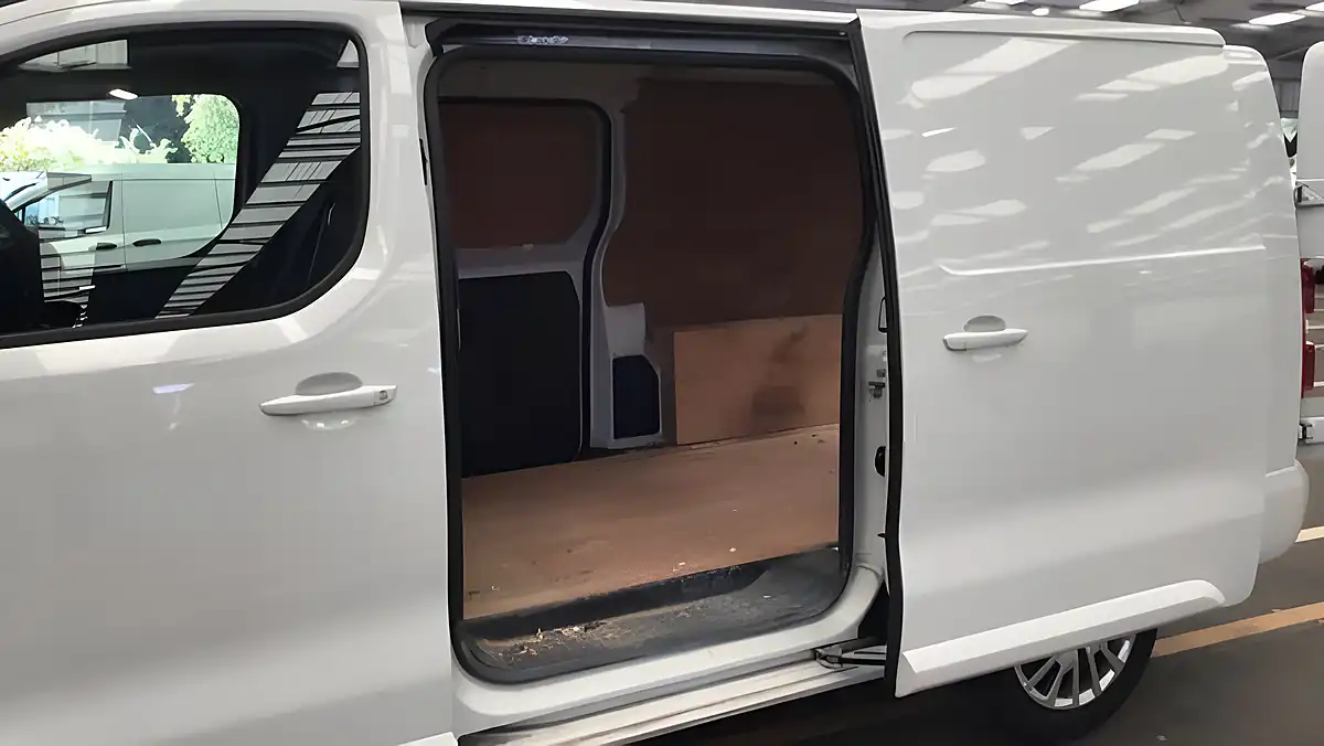 Used 2023 Vauxhall Vivaro Pro White - Interior and Exterior details 8