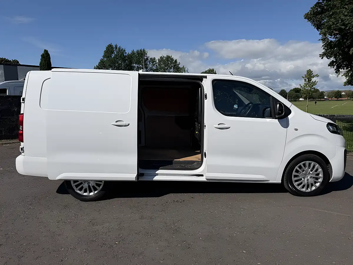Used 2023 Vauxhall Vivaro Pro White - Interior and Exterior details 10