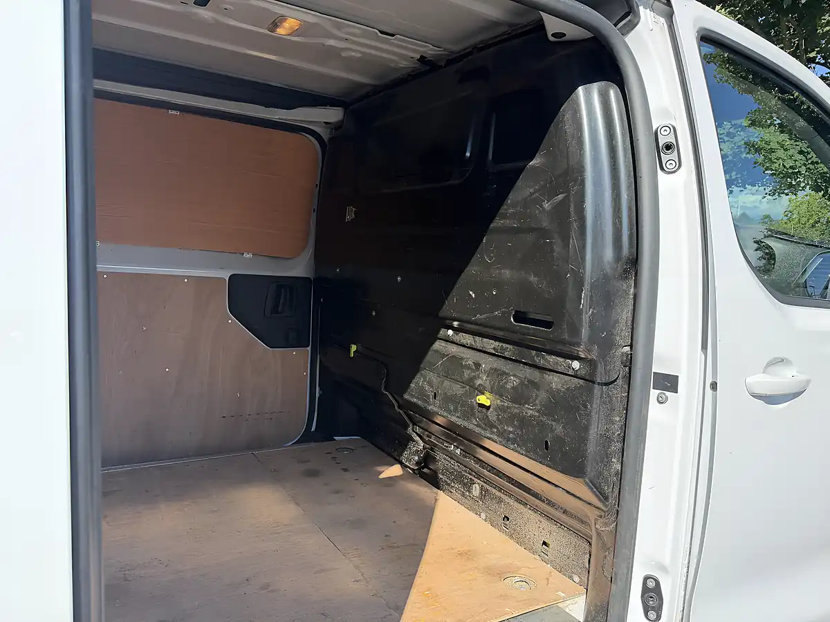 Used 2023 Vauxhall Vivaro Pro White - Interior and Exterior details 12