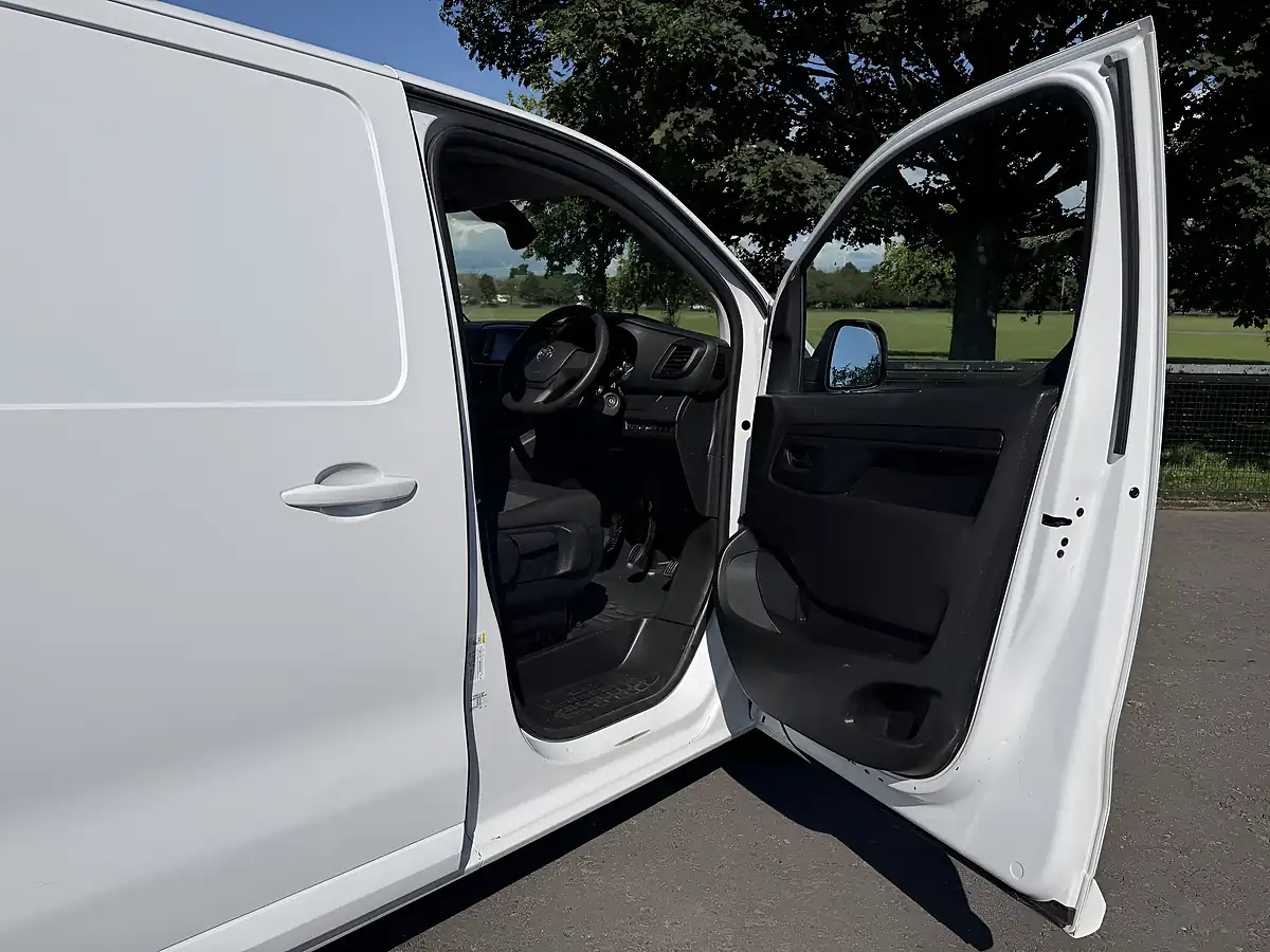 Used 2023 Vauxhall Vivaro Pro White - Interior and Exterior details 14
