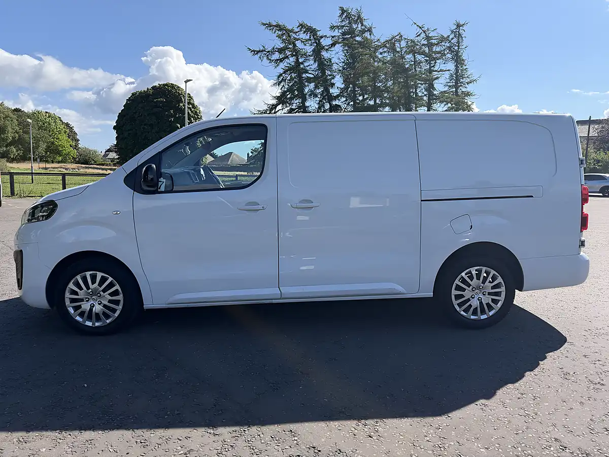 Used 2023 Vauxhall Vivaro Pro White - Interior and Exterior details 4