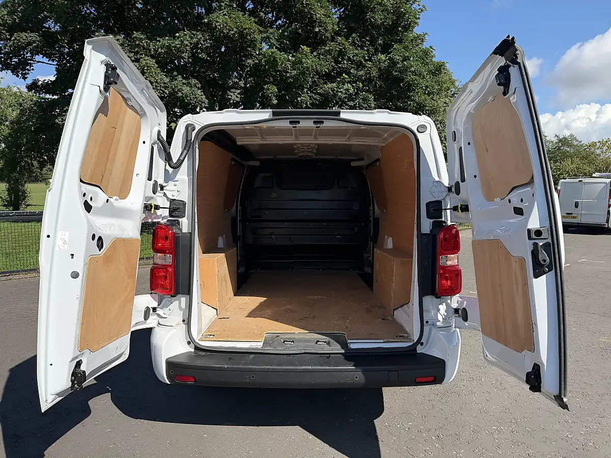 Used 2023 Vauxhall Vivaro Pro White - Interior and Exterior details 9