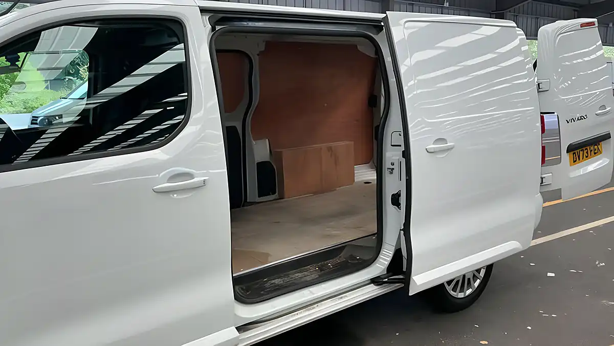 Used 2023 Vauxhall Vivaro Pro White - Interior and Exterior details 8