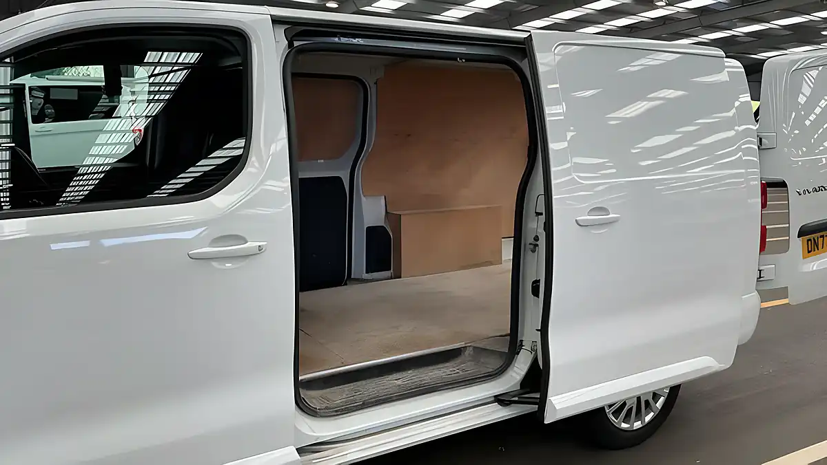 Used 2023 Vauxhall Vivaro Pro White - Interior and Exterior details 8
