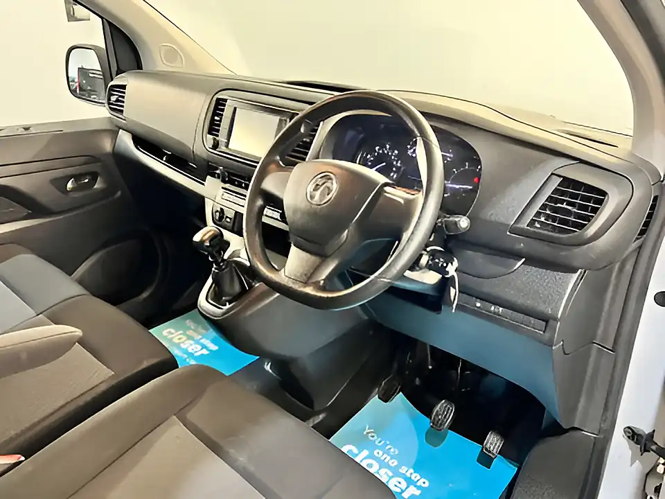 Used 2023 Vauxhall Vivaro Professional S/S Lwb White - Interior and Exterior details 12