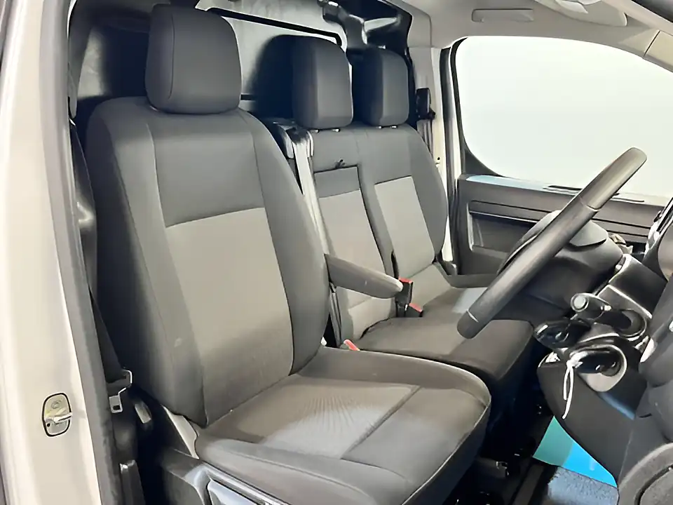 Used 2023 Vauxhall Vivaro Professional S/S Lwb White - Interior and Exterior details 14