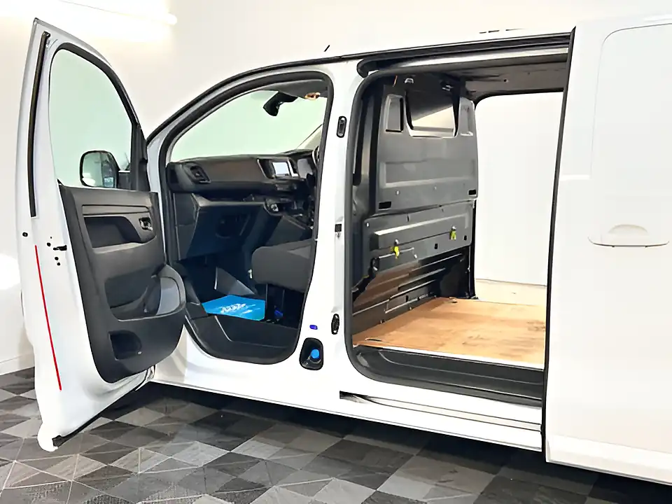 Used 2023 Vauxhall Vivaro Professional S/S Lwb White - Interior and Exterior details 15