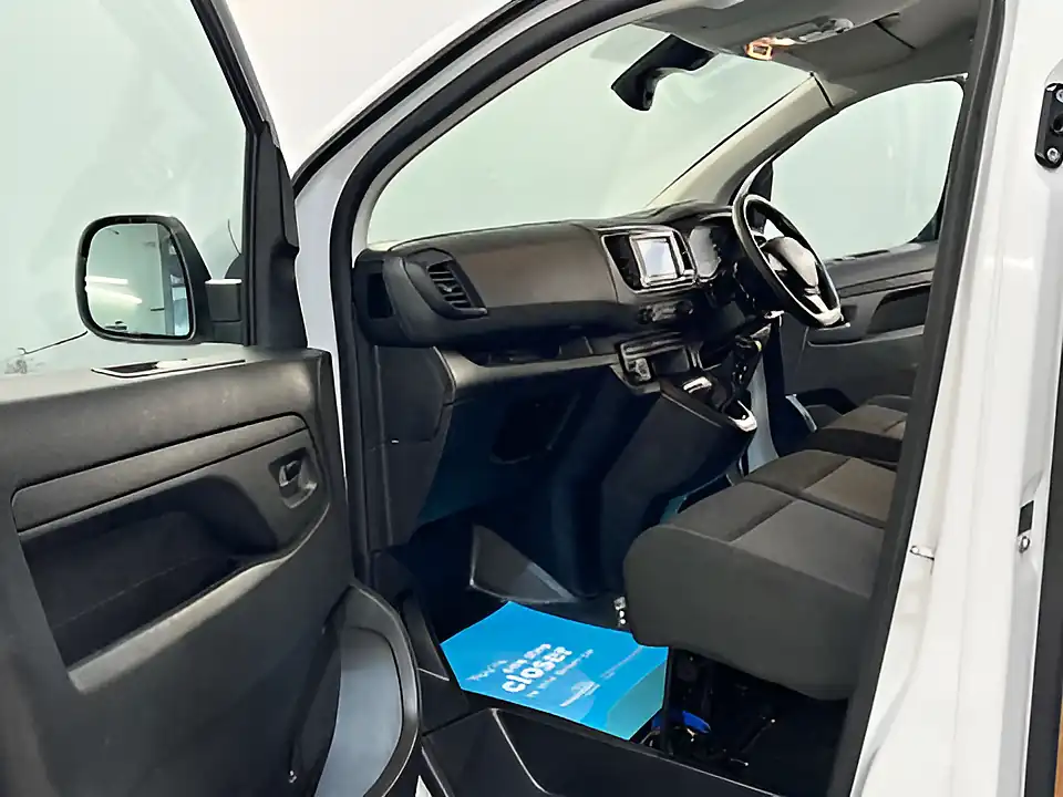 Used 2023 Vauxhall Vivaro Professional S/S Lwb White - Interior and Exterior details 16