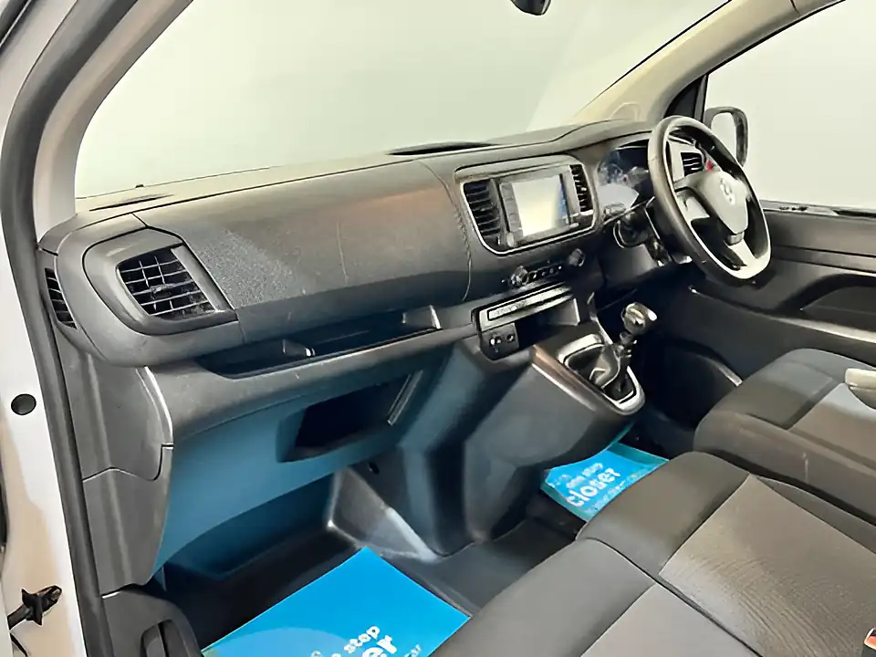 Used 2023 Vauxhall Vivaro Professional S/S Lwb White - Interior and Exterior details 17