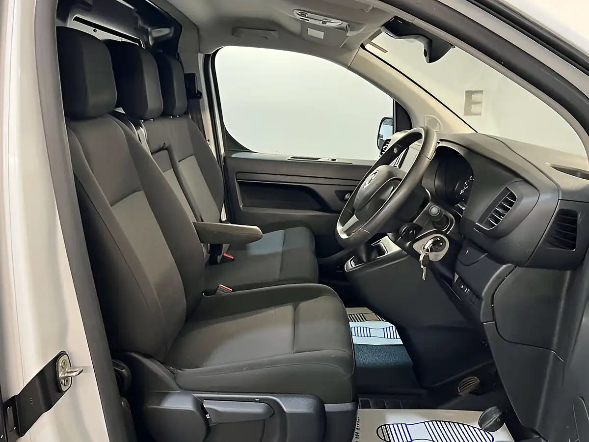 Used 2023 Vauxhall Vivaro Professional White - Interior and Exterior details 11